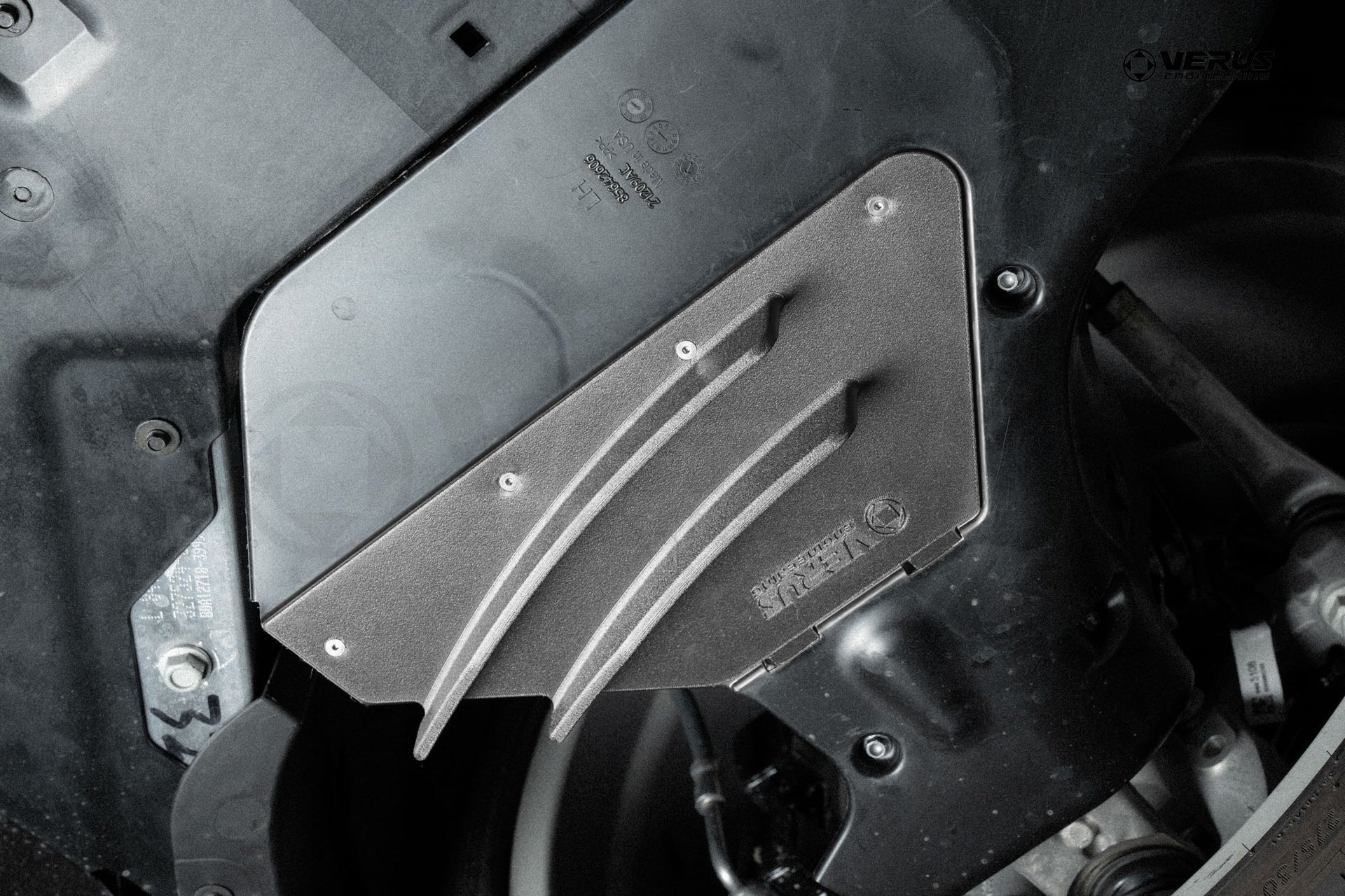 Verus C8 Control Arm Guide Strake Kit