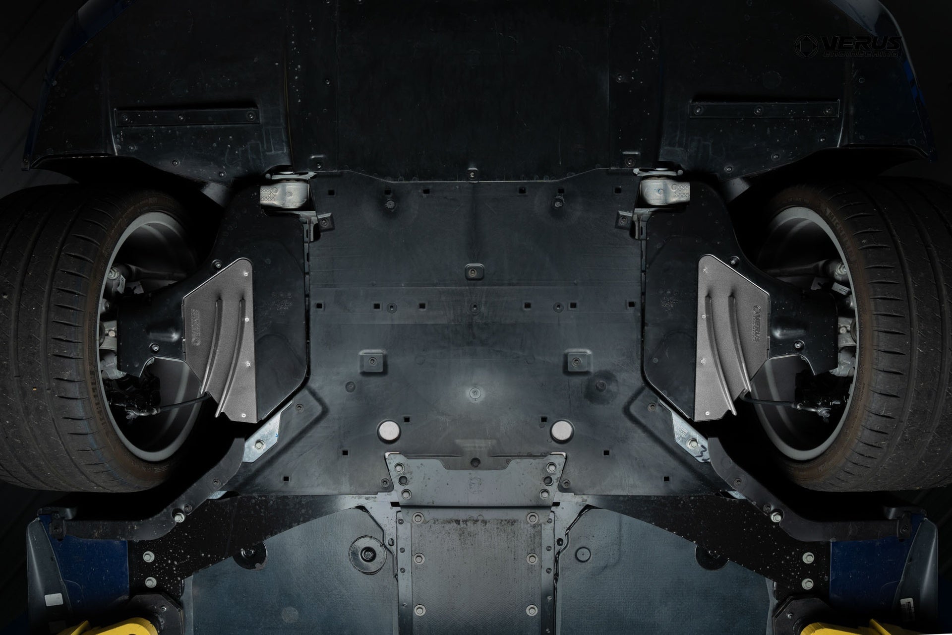 Verus C8 Control Arm Guide Strake Kit