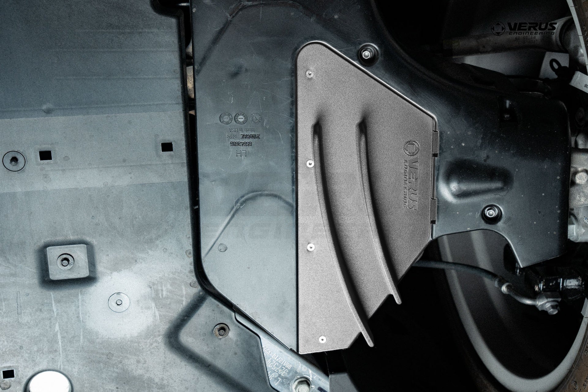 Verus C8 Control Arm Guide Strake Kit