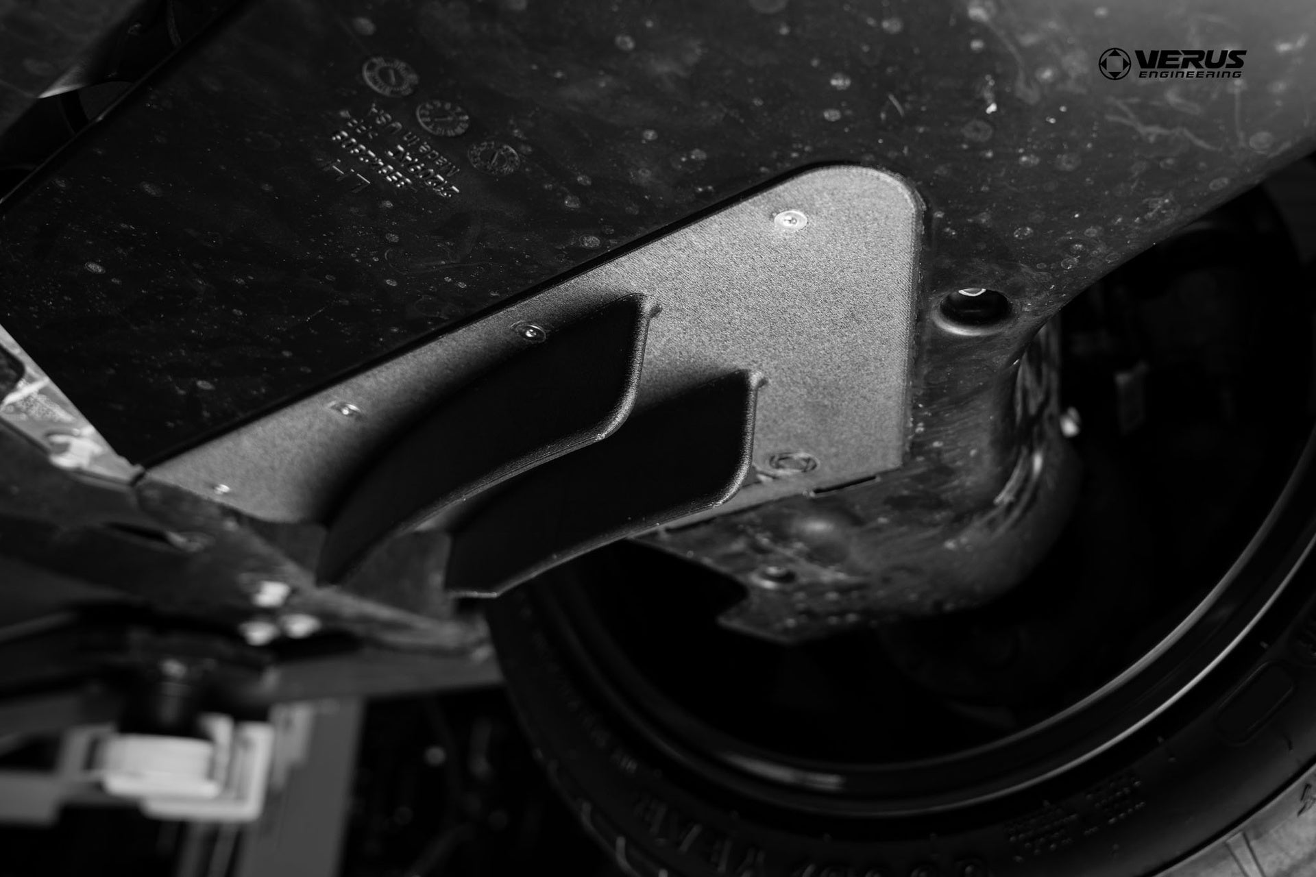 Verus C8 Control Arm Guide Strake Kit