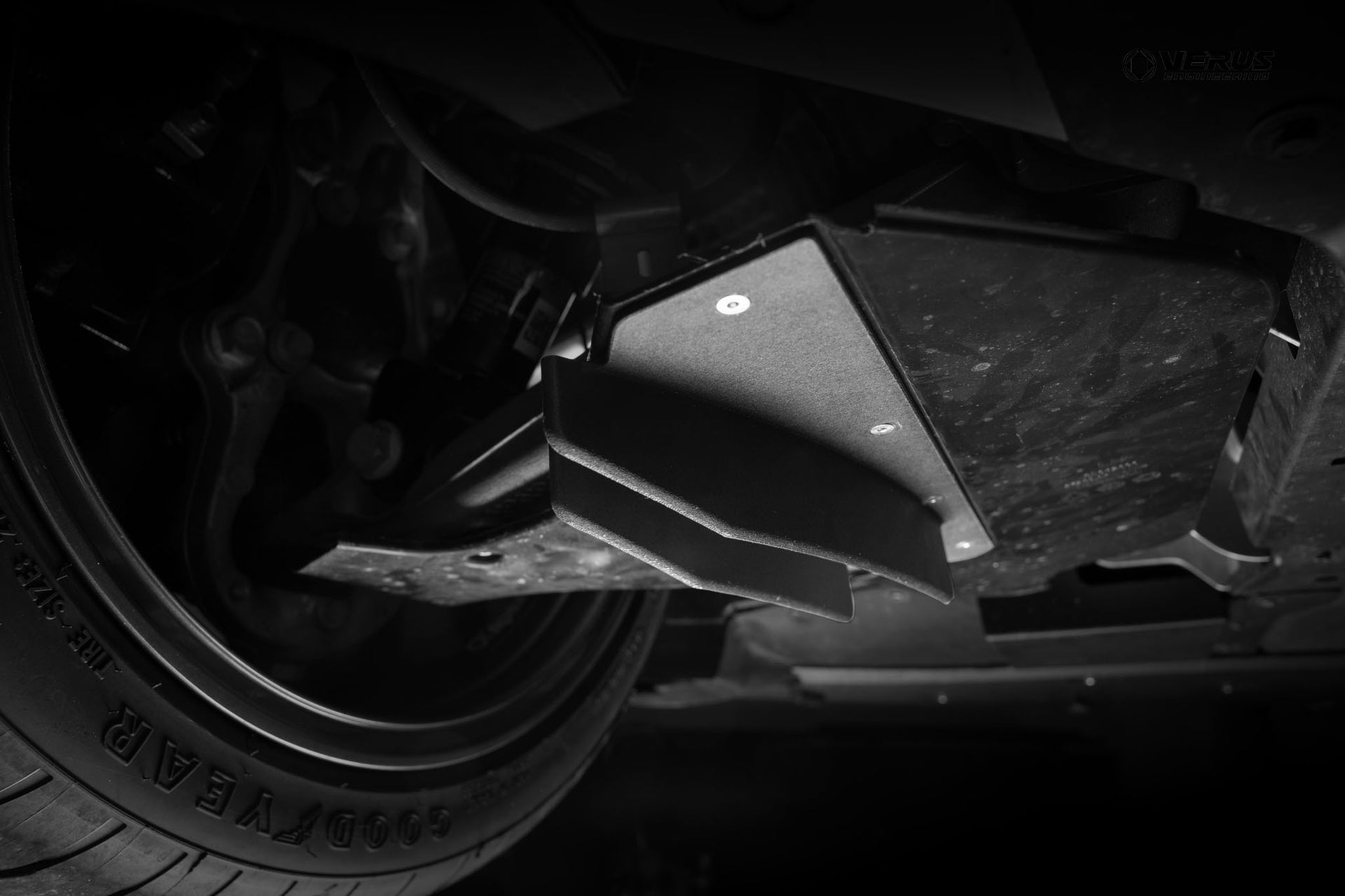 Verus C8 Control Arm Guide Strake Kit