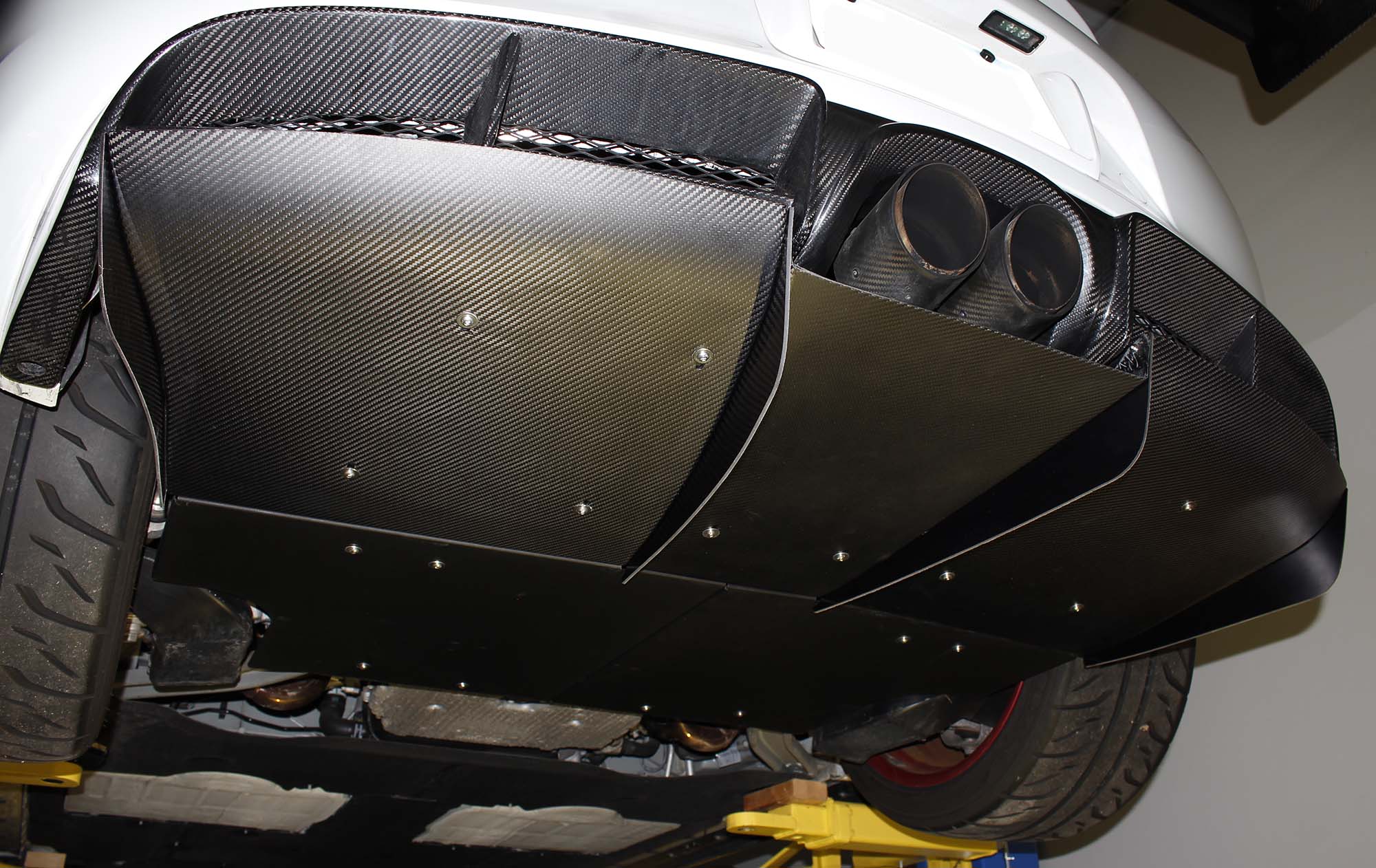 Verus Carbon Rear Diffuser - 981 GT4